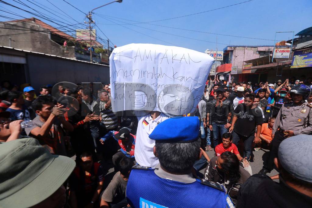 PKL dan Aparat Bersitegang...