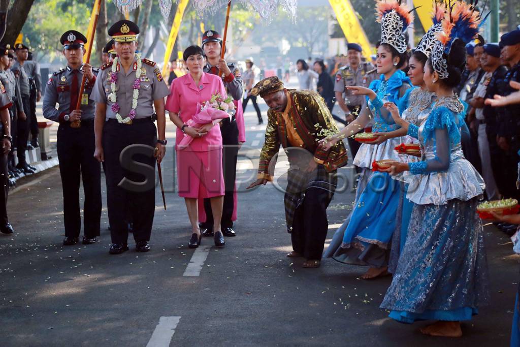 Pedang Pora Sambut Irjen...