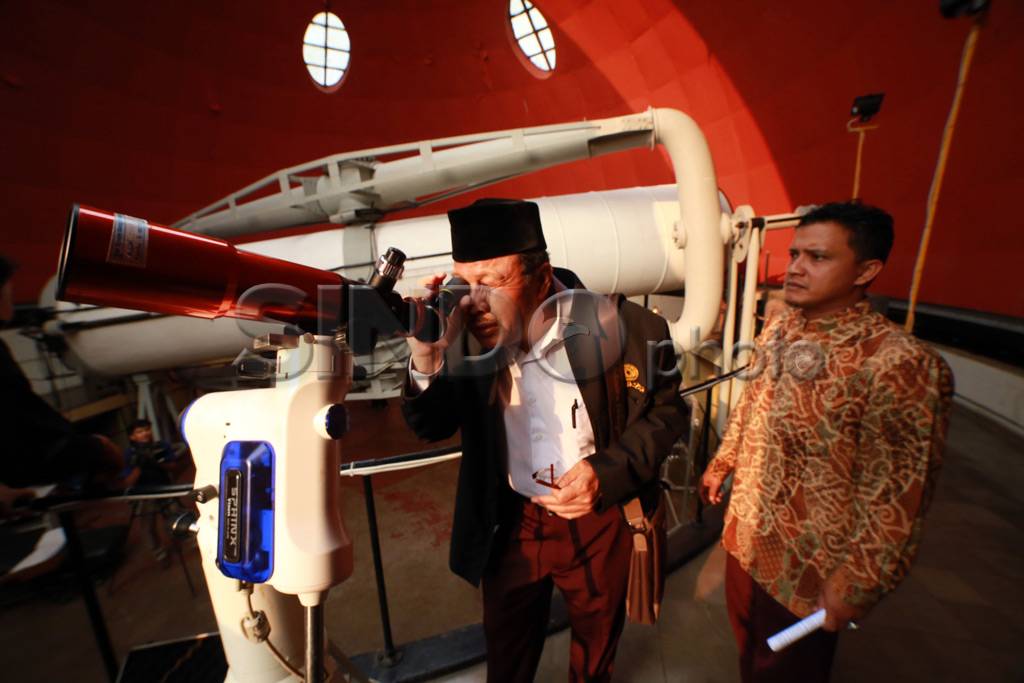 Mengamati Hilal Dari...