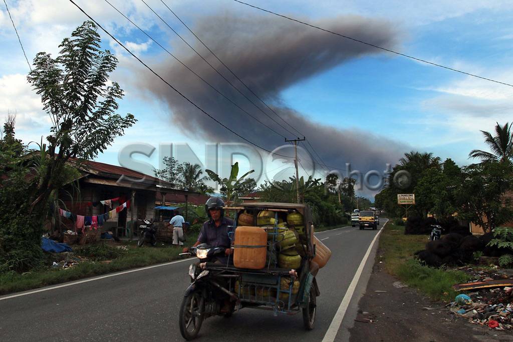 Abu Vulkanik Sinabung...