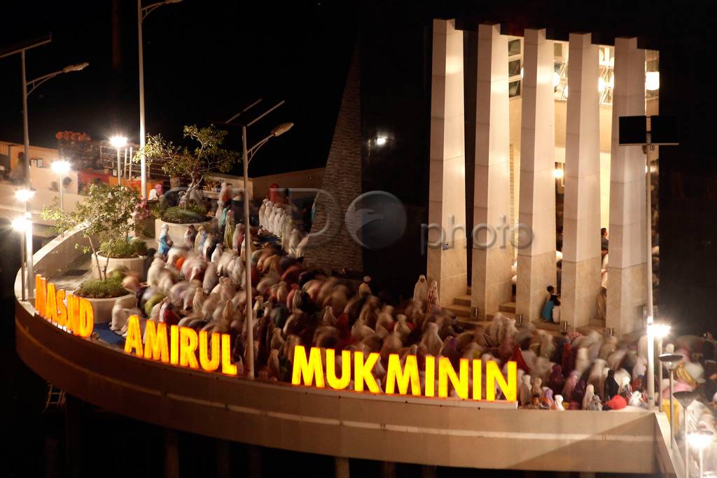 Tarawih Pertama di Masjid...