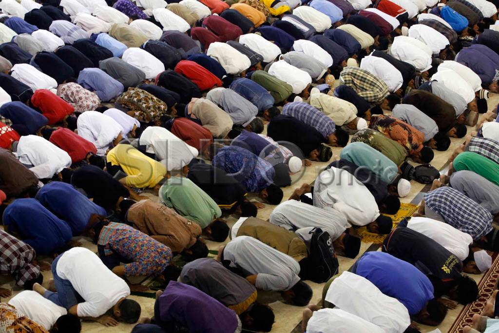 Ridwan Kamil Ikuti Tarawih...
