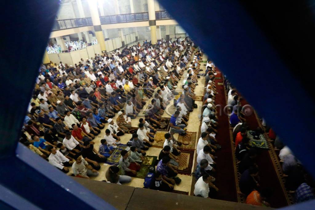 Ridwan Kamil Ikuti Tarawih...