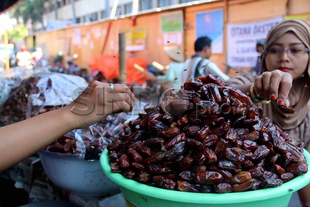 Berburu Kurma di Pasar...