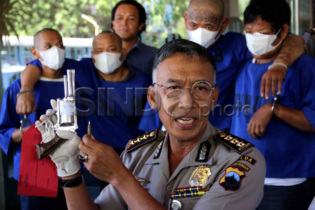 Polisi Tangkap Komplotan...