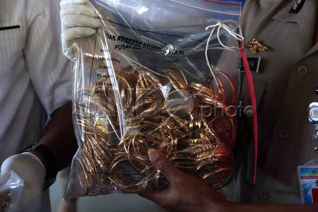 Polisi Tangkap Komplotan...