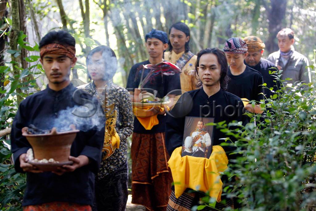 Lokra Gelar Prosesi...