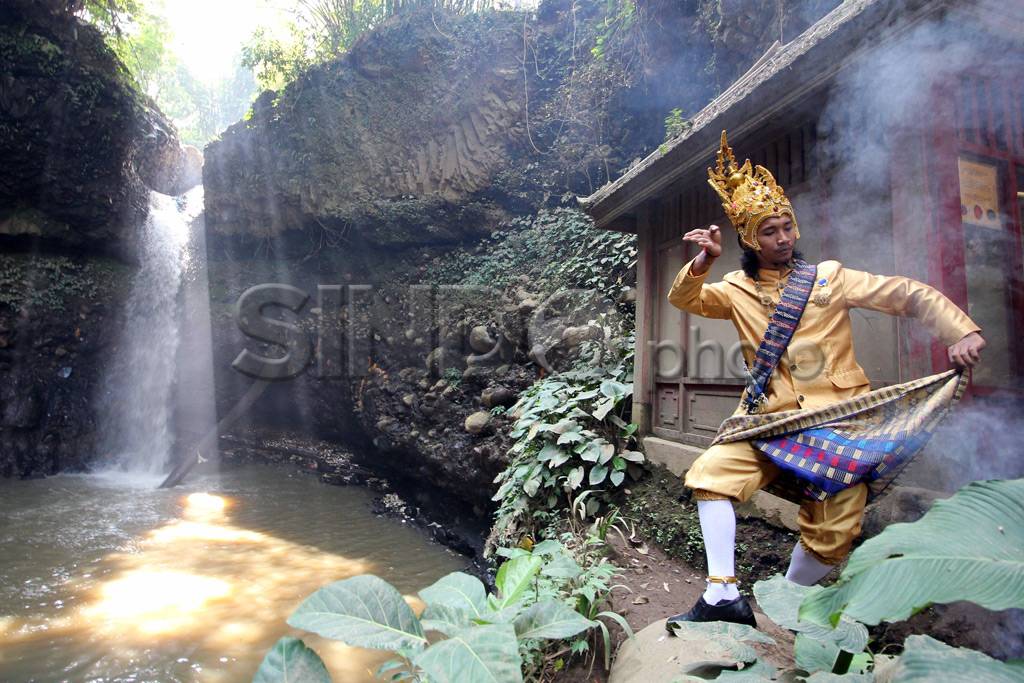 Lokra Gelar Prosesi...