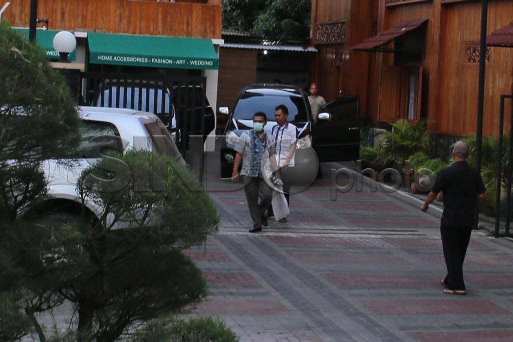 KPK Geledah Rumah Bupati...