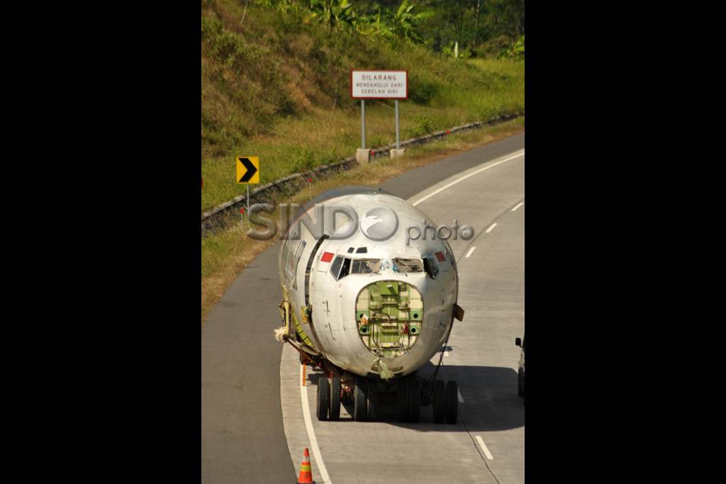 Potongan Pesawat Boeing...