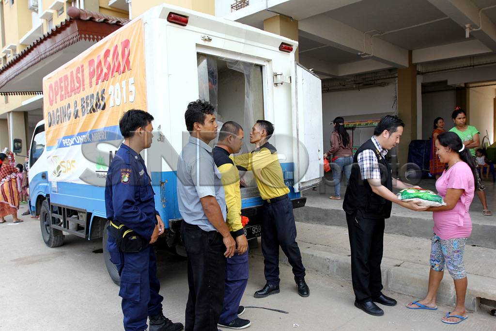 Warga Rusun Muara Baru...