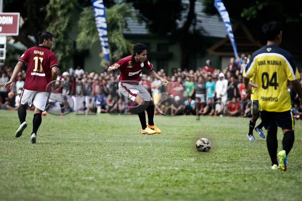 Aksi Evan Dimas dalam...