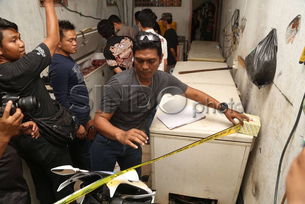 Polisi Gerebek Gudang...