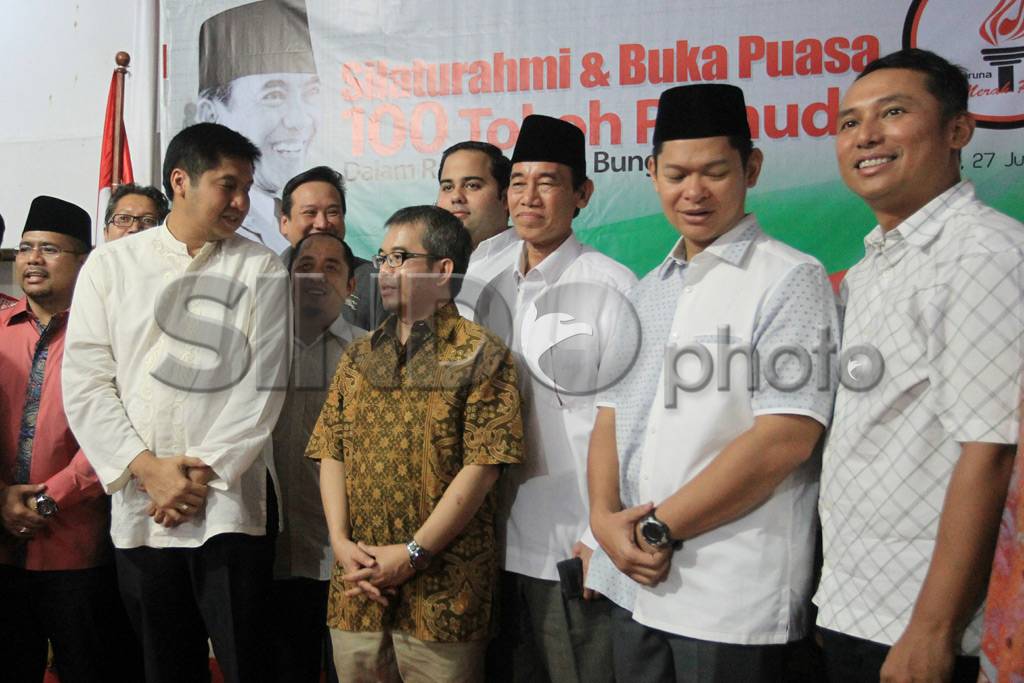 Buka Puasa 100 Tokoh...