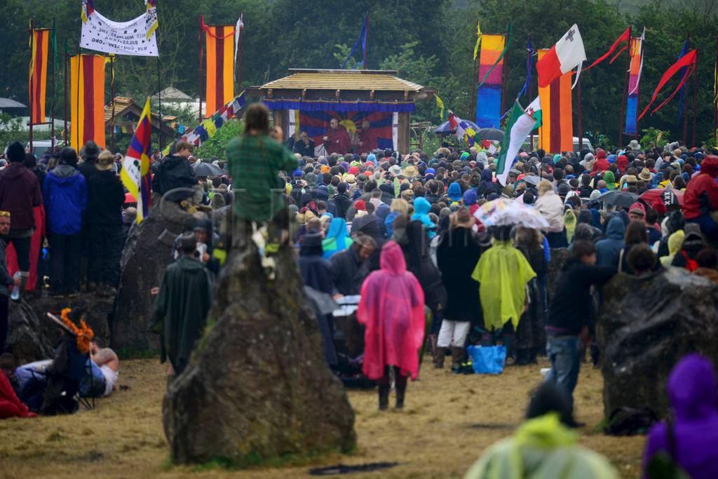 Dalai Lama Hadiri Festival...