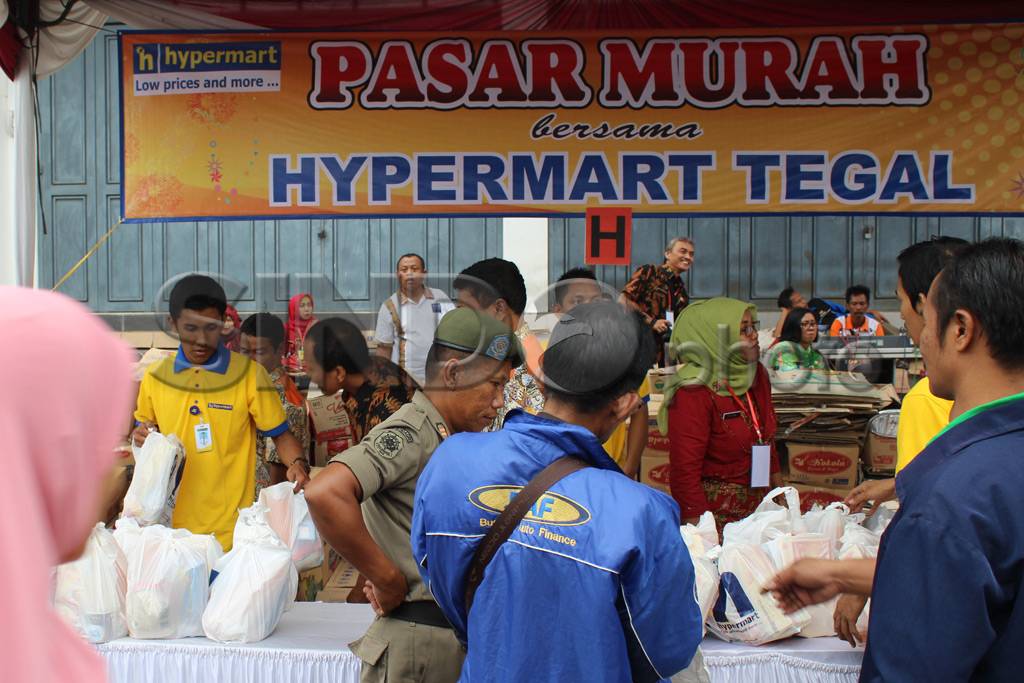 Hypermart Distribusikan...