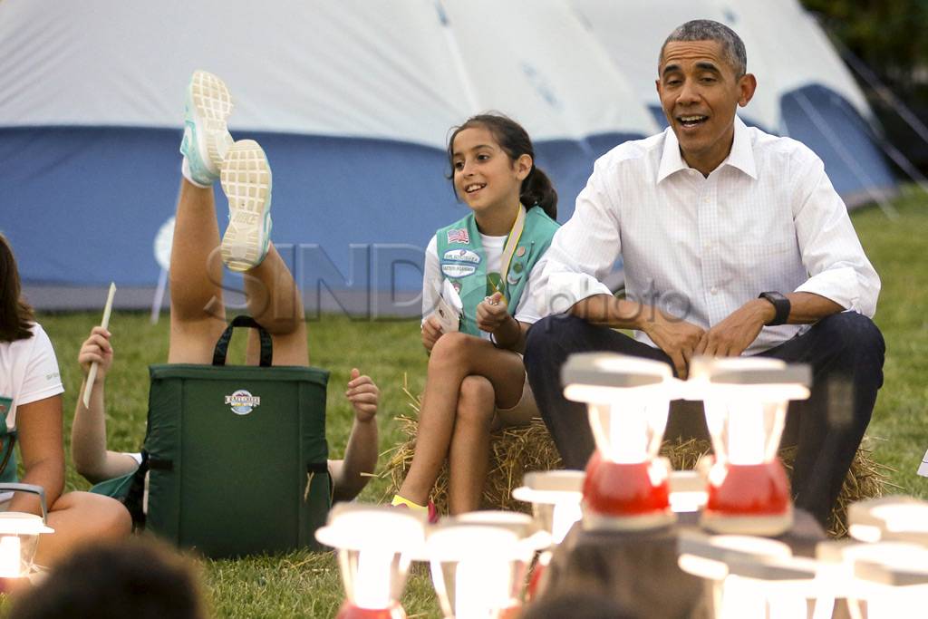 Obama Berkemah di Halaman...