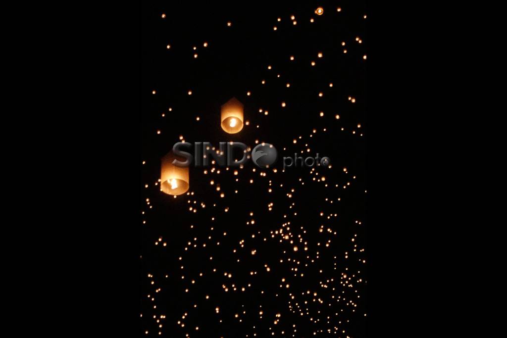 Ribuan Lampion Terangi...