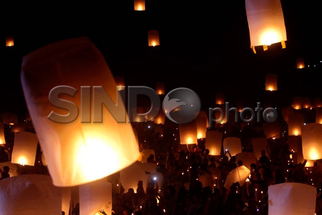 Ribuan Lampion Terangi...