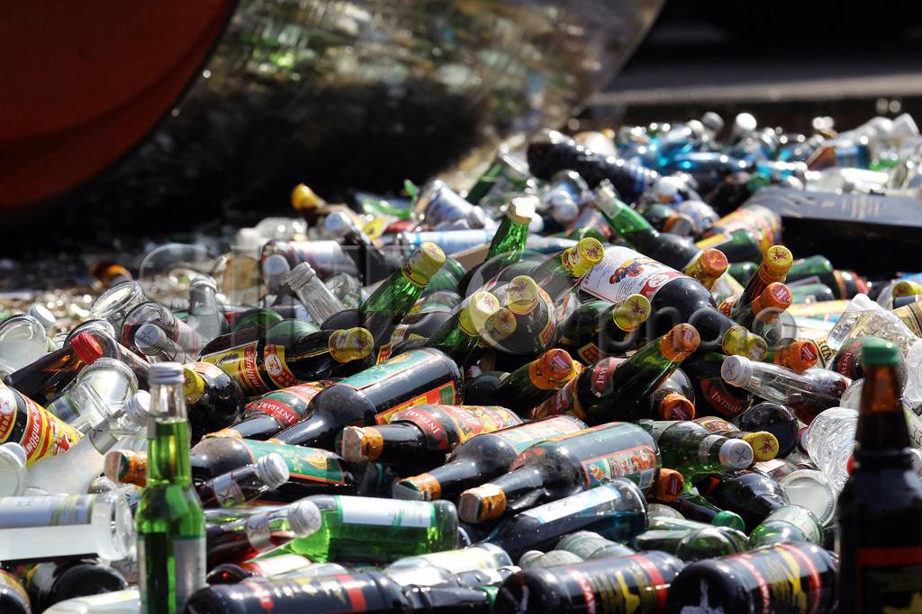 Ribuan Botol Miras Dimusnahkan...