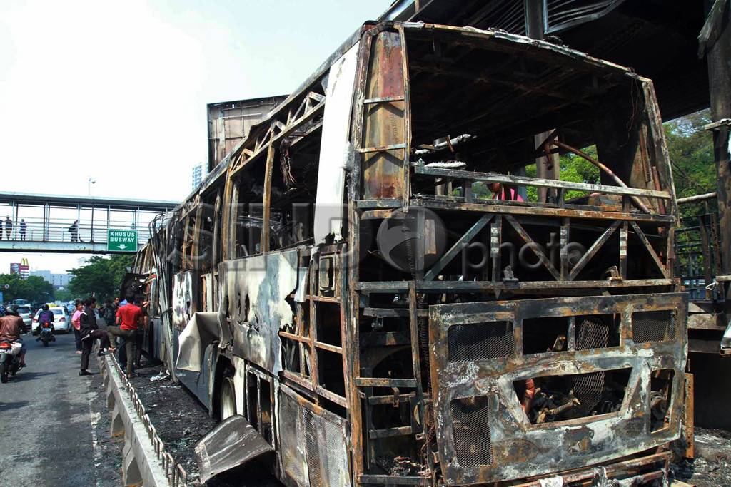 Evakuasi Bangkai Bus...