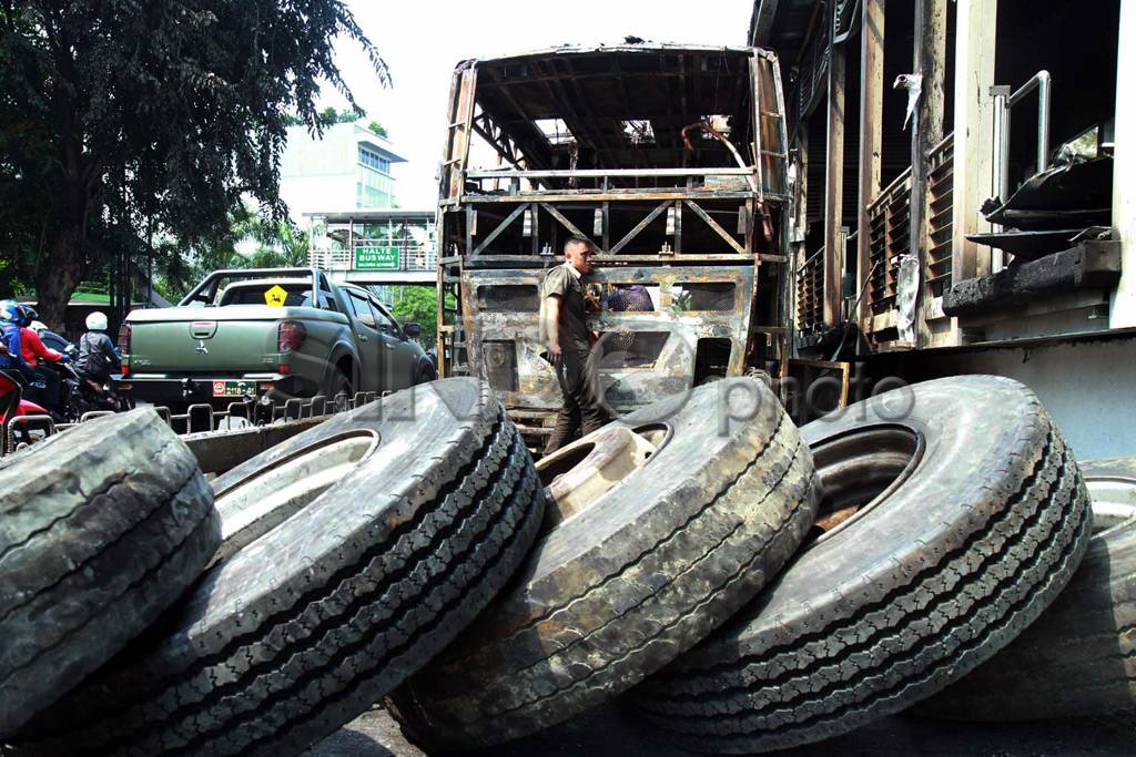 Evakuasi Bangkai Bus...