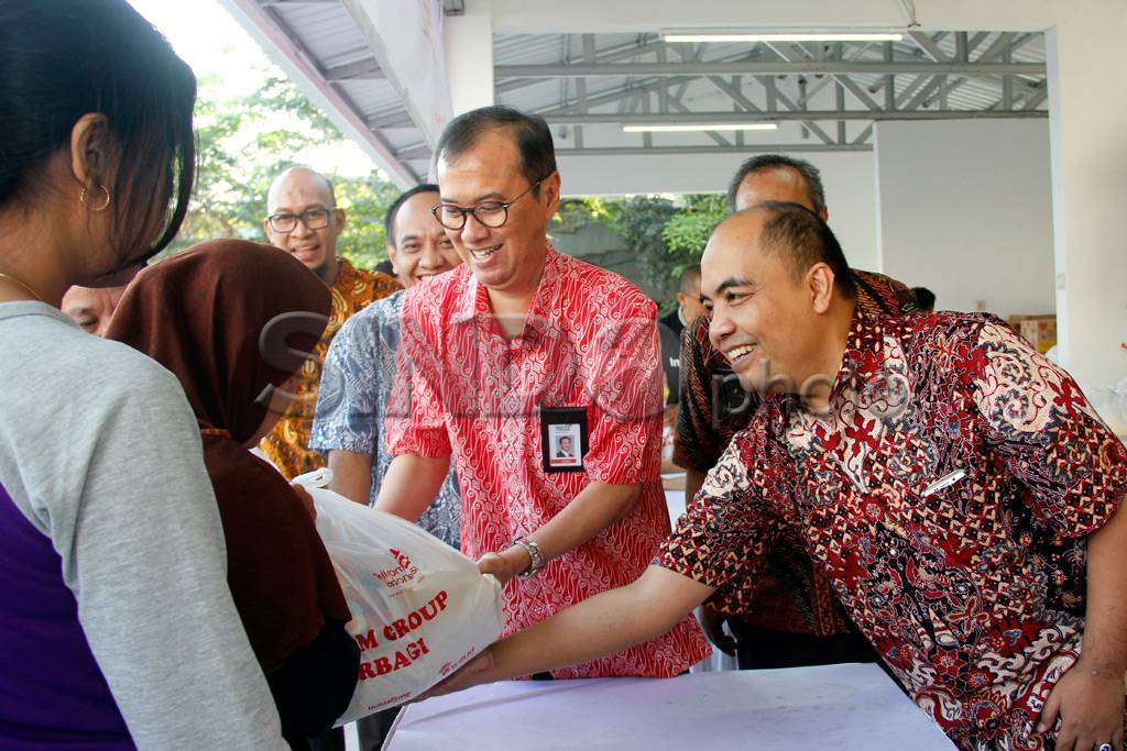 Telkom Bagi-Bagi Sembako