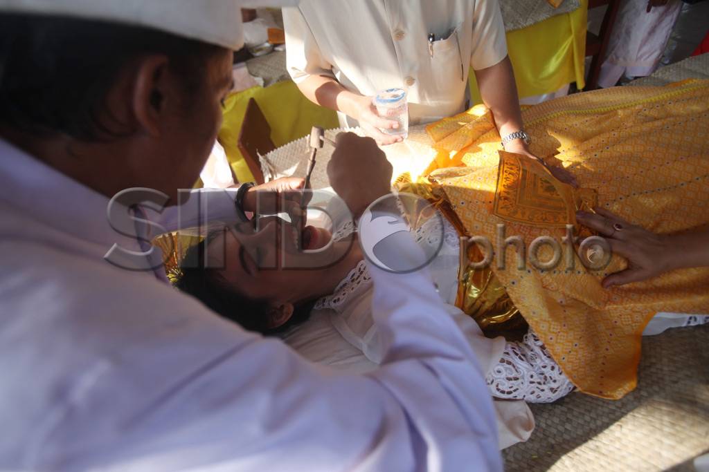 Tradisi Potong Gigi...