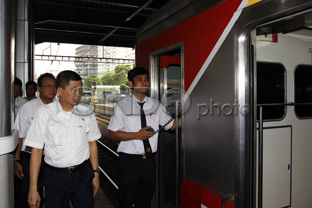 Menhub Resmikan Stasiun...