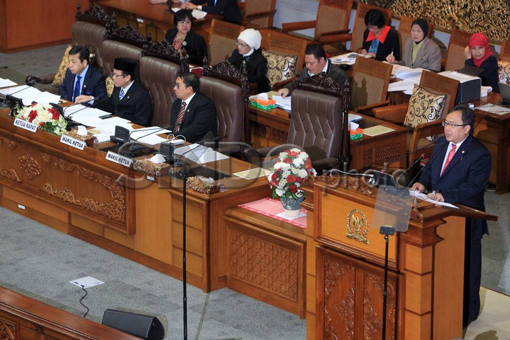 DPR Gelar Paripurna...