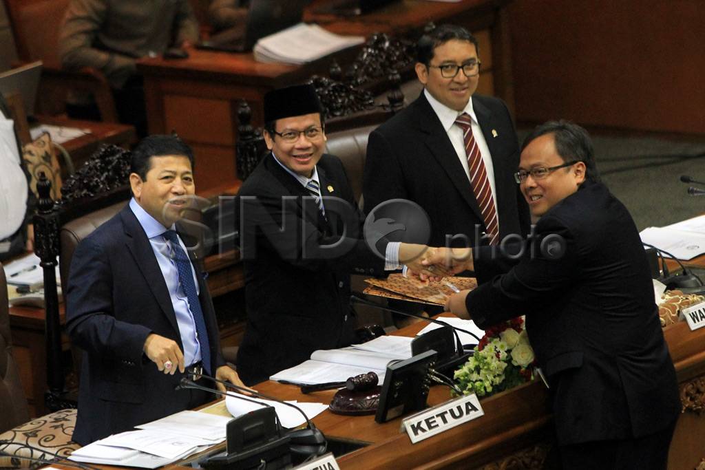 DPR Gelar Paripurna...