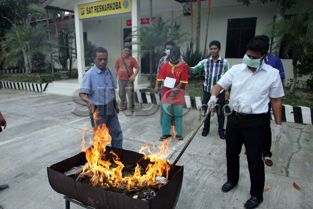Polresta Barelang Musnahkan...