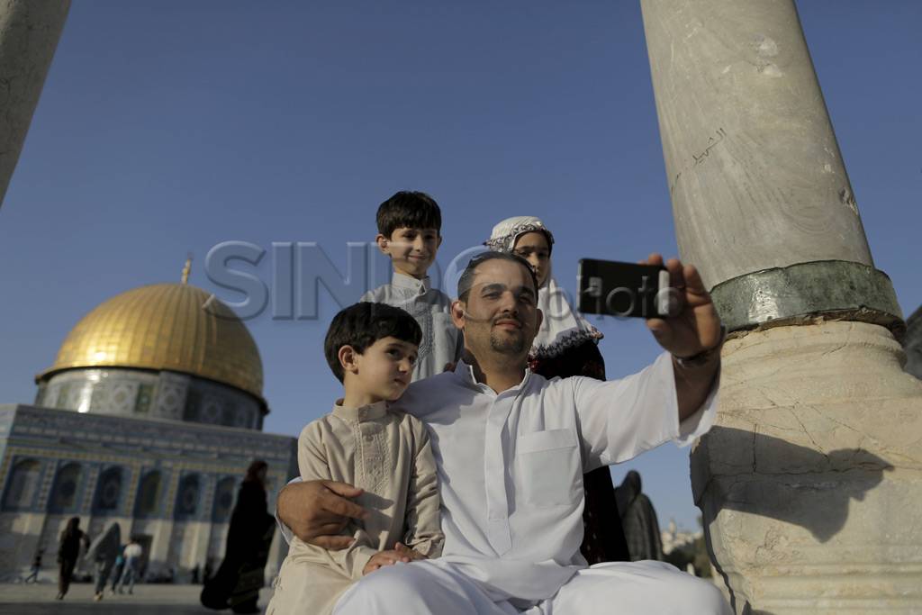 Warga Palestina Selfie...