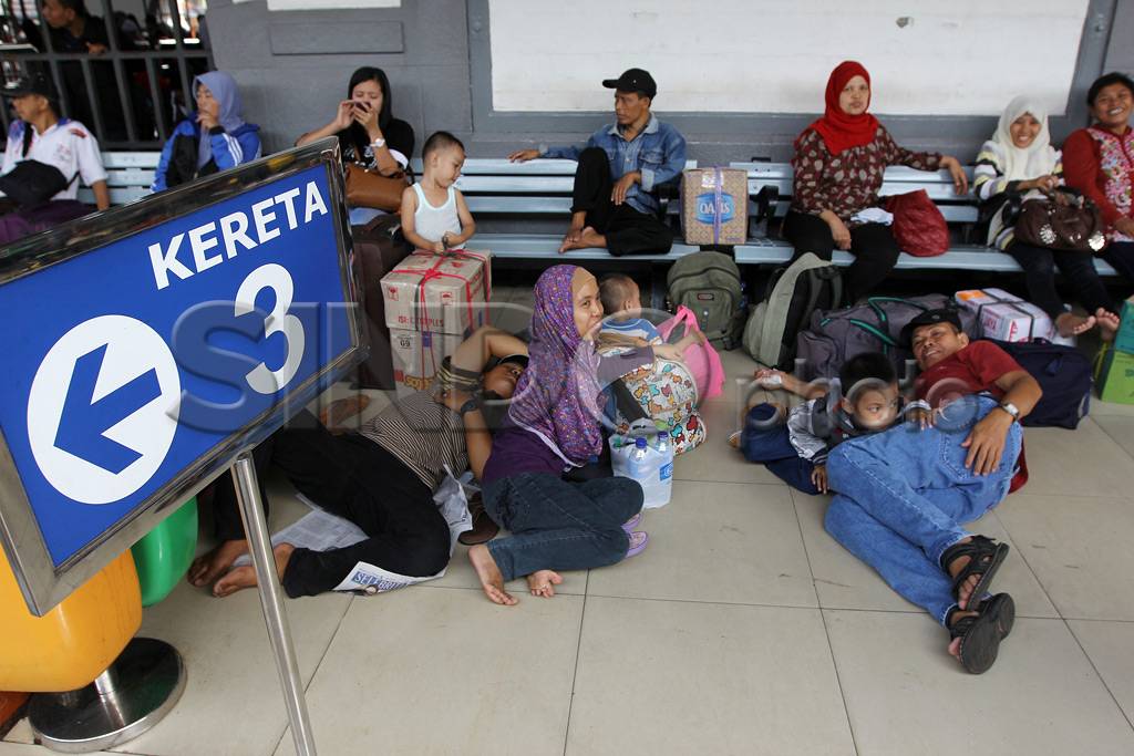 Stasiun Senen Mulai...