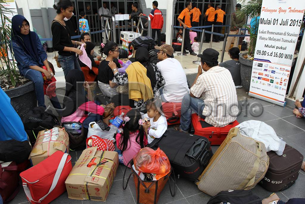 Stasiun Senen Mulai...