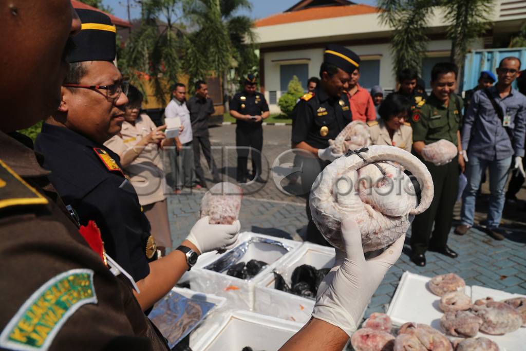 Bea Cukai Surabaya Musnahkan...