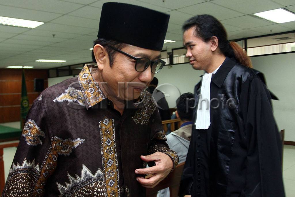 Sidang Waryono Karno...