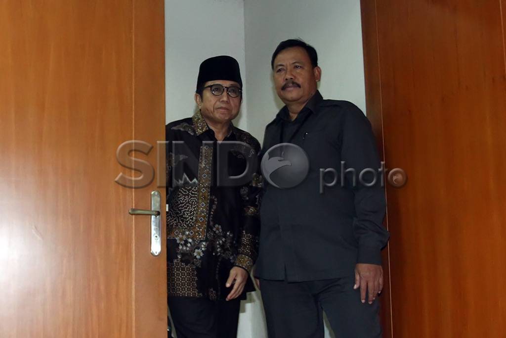 Sidang Waryono Karno...