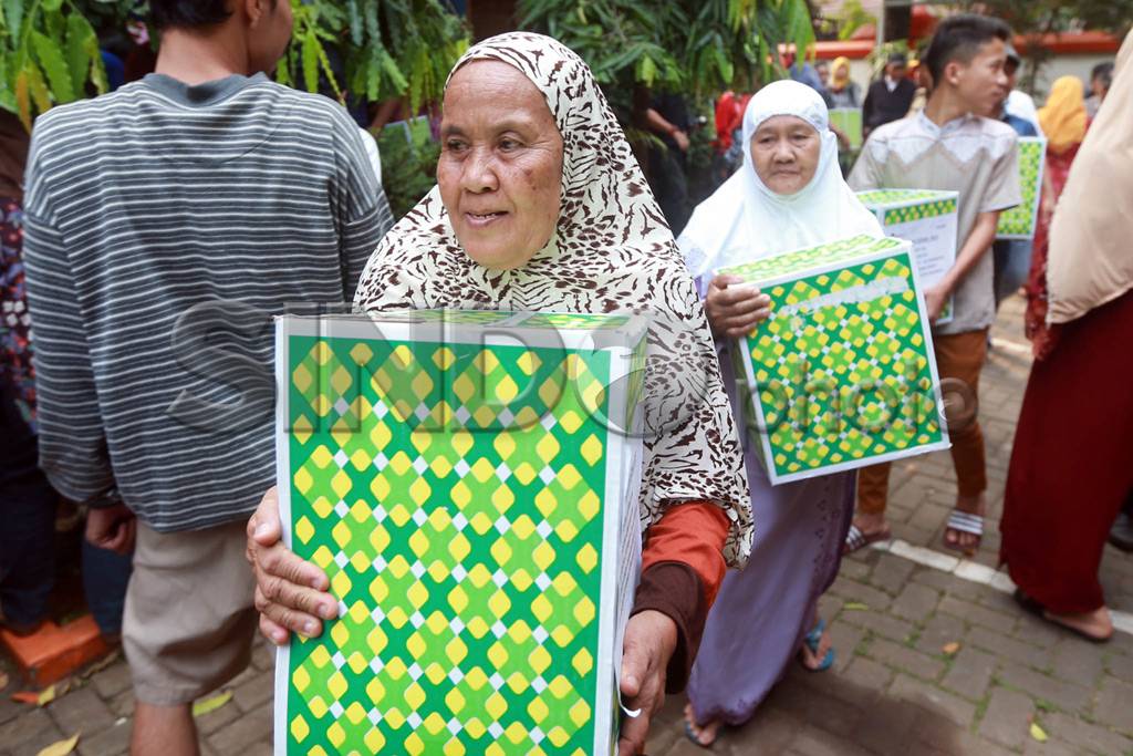 Ribuan Paket Sembako...