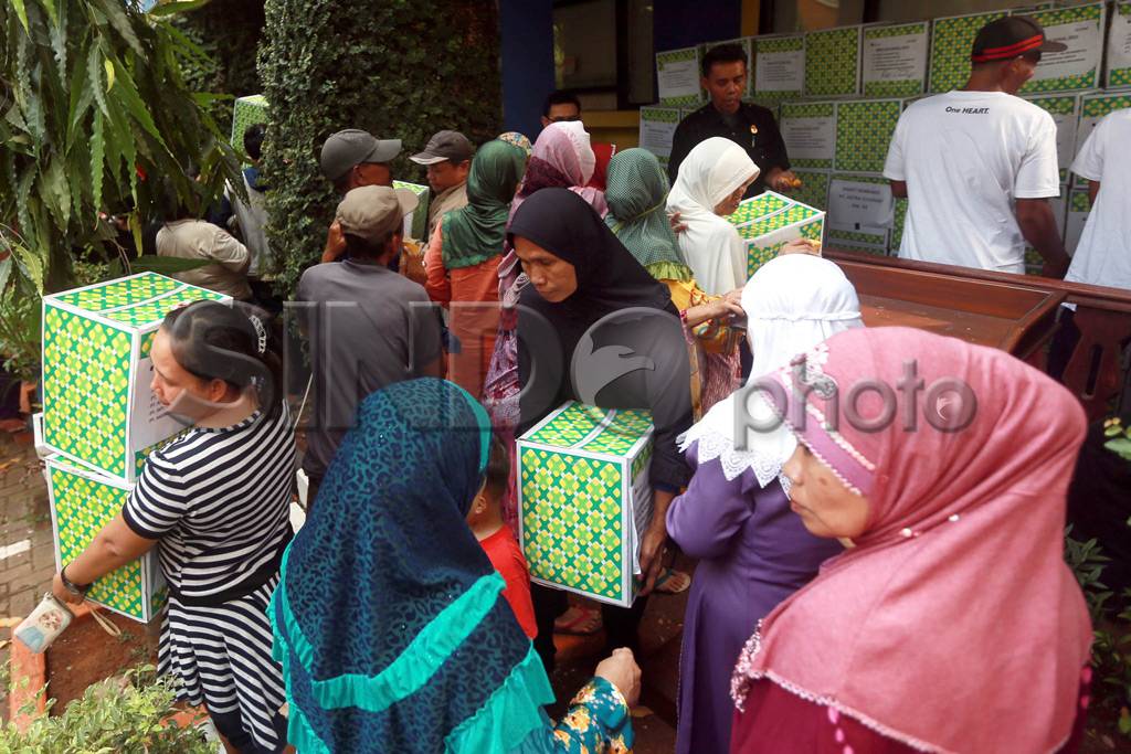 Ribuan Paket Sembako...