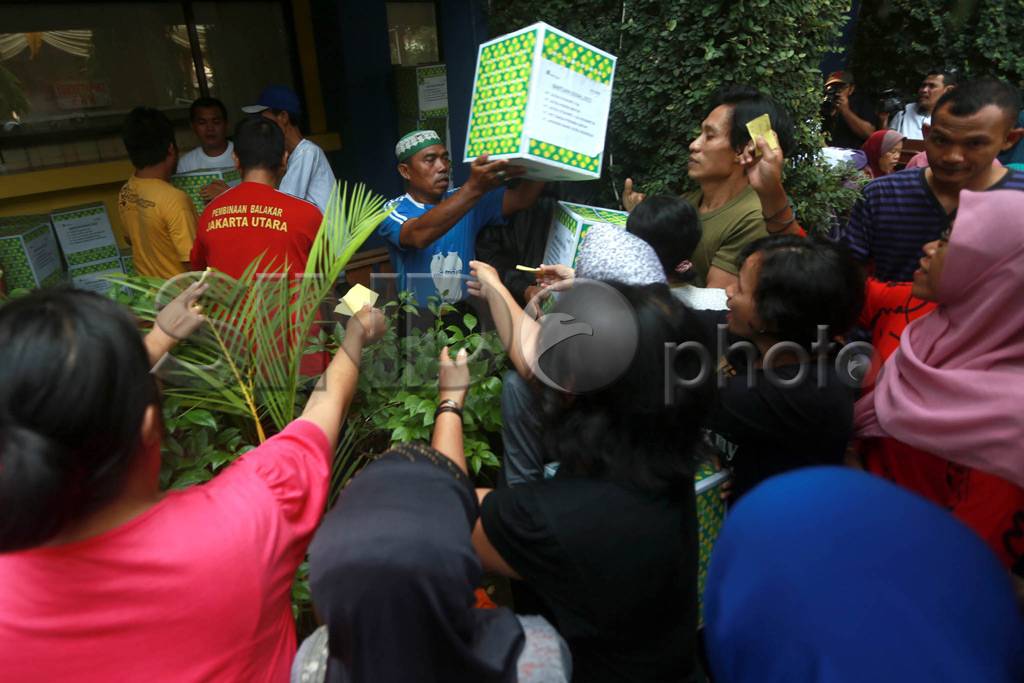 Ribuan Paket Sembako...