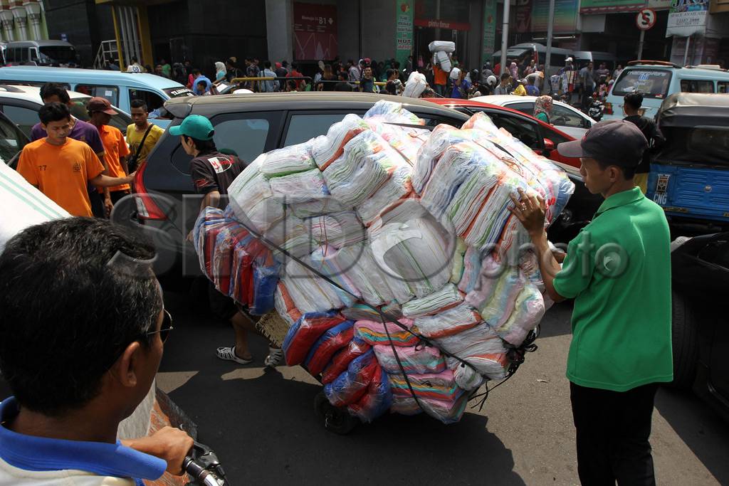 Jelang Lebaran, Tanah...