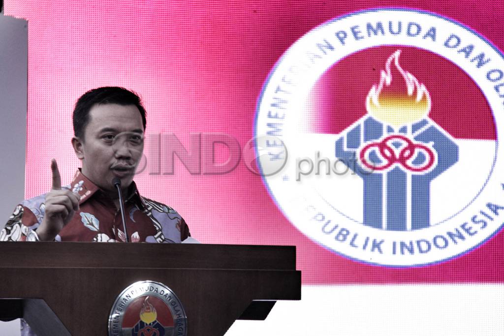 Menpora Serahkan Bonus...