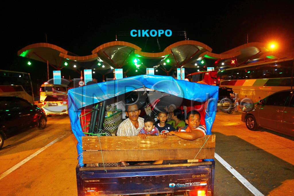 Antrean Terjadi di Gerbang...