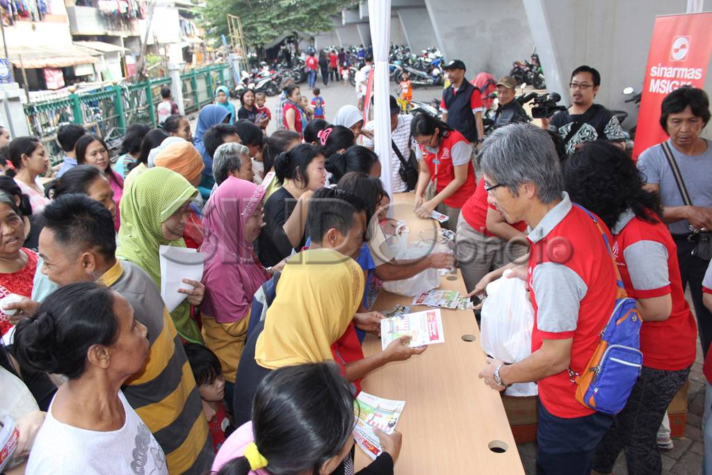 Berbagi Senyum Bersama...