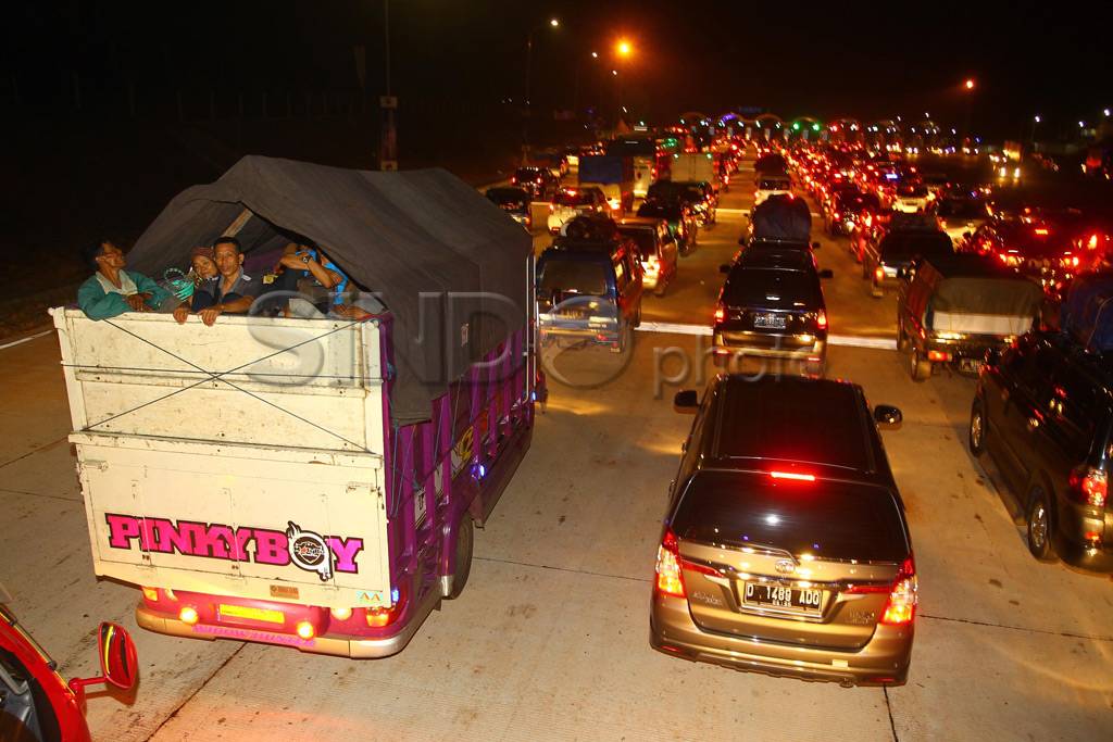 Pemudik Truk Bak Terbuka...