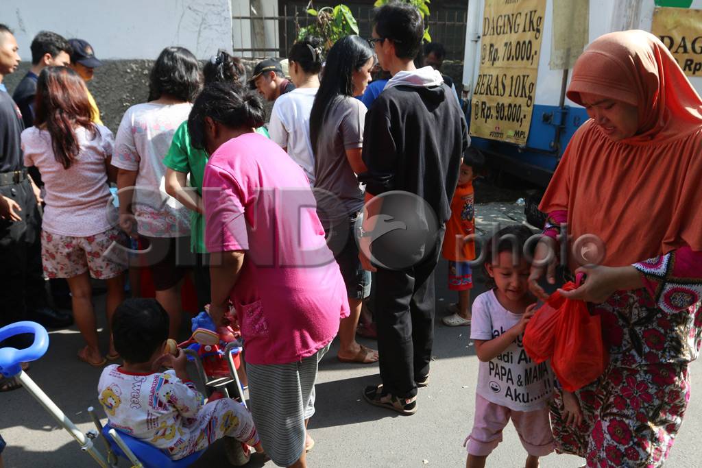 Warga Kartini Padati...