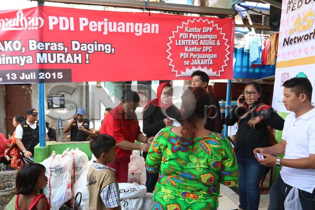 Warga Kartini Padati...