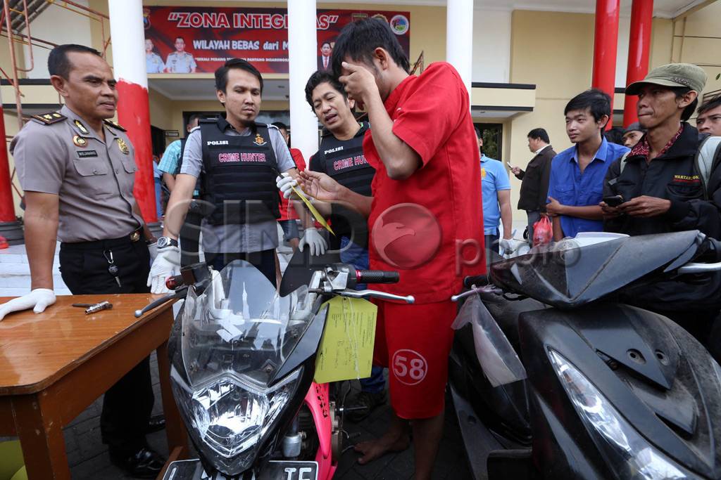 Polisi Bekuk Komplotan...