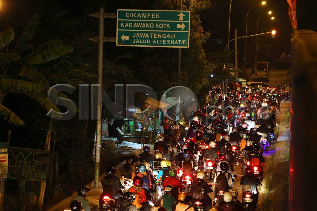 Ribuan Pemudik Motor...